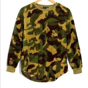 🏈🏈 NWT Boys  X- Large Camouflage Pull over